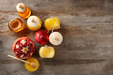 Bal ve meyve ile kompozisyon 