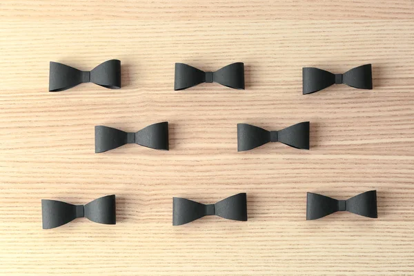 Paper bow ties on wooden background — Stock Photo, Image