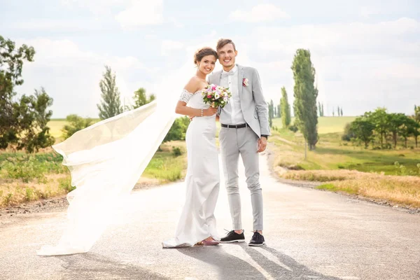 Mooie paar op trouwdag — Stockfoto