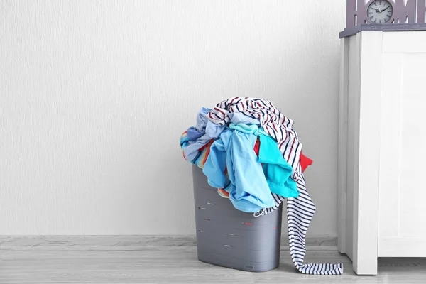 Basket with dirty laundry — Stock Photo, Image