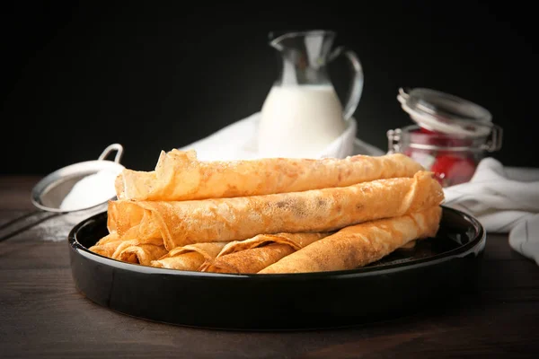 Läckra tunna pannkakor — Stockfoto