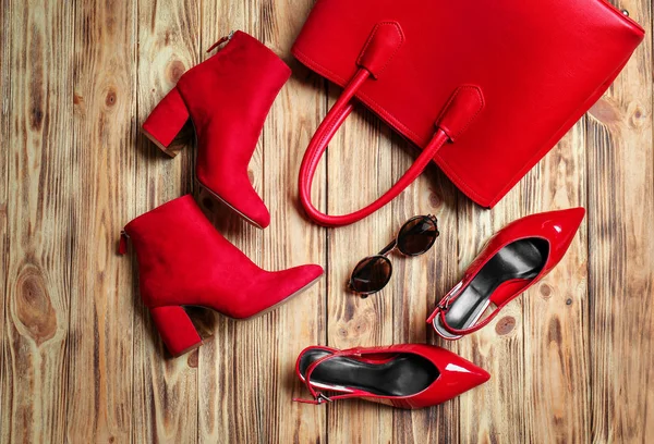 Sapatos elegantes femininos e saco — Fotografia de Stock