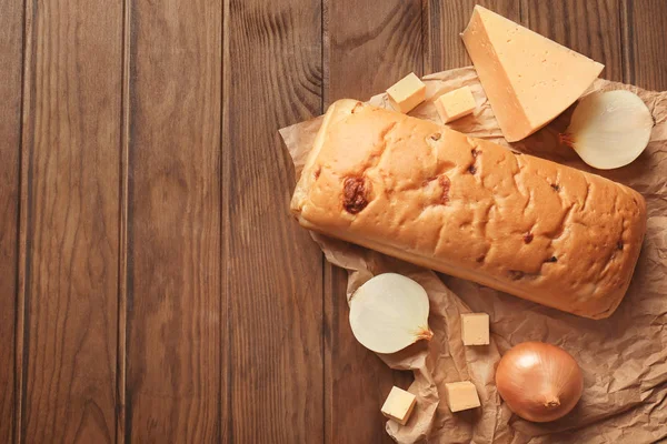 Pão fresco com queijo — Fotografia de Stock