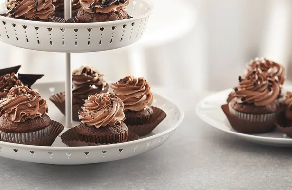 Вкусные шоколадные кексы — стоковое фото