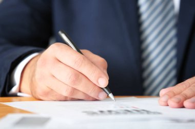 belgelerin imzalanması işadamı