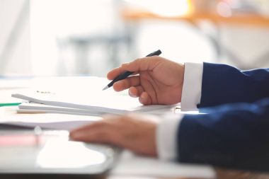 belgelerin imzalanması işadamı