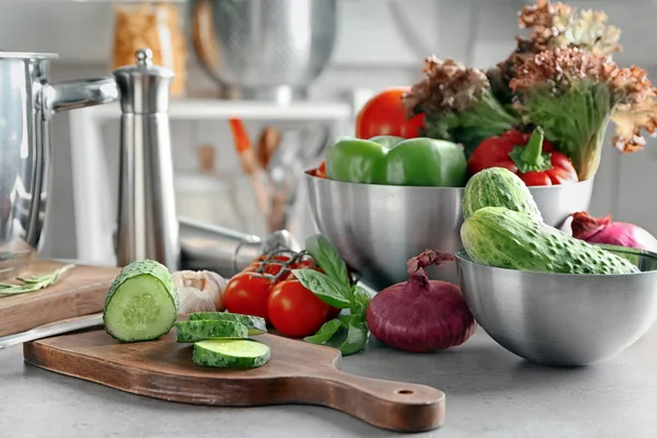 Состав из овощей на столе — стоковое фото