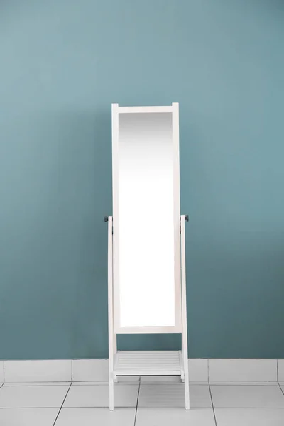 Grande specchio moderno — Foto Stock