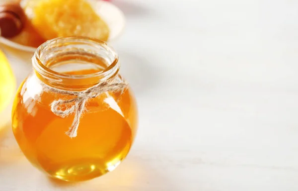 Burk med aromatisk honung — Stockfoto