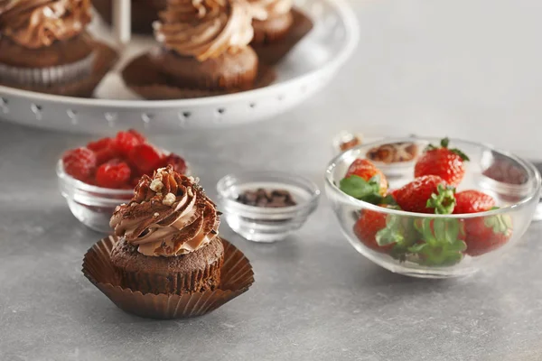 Tasty chocolate cupcake — Stock Photo, Image