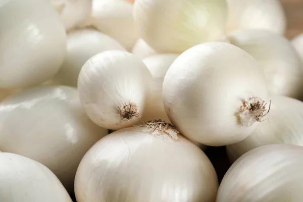 Reife Zwiebeln als Hintergrund — Stockfoto