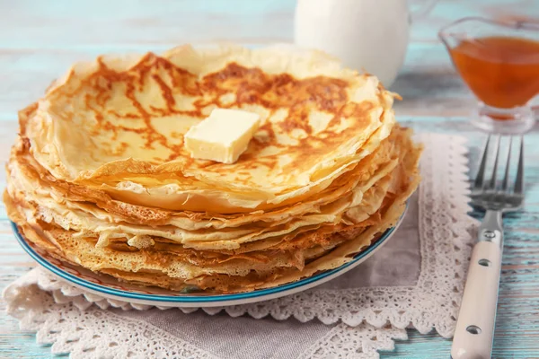 Plate of delicious thin pancakes — Stock Photo, Image