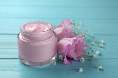 Vücut kremi ile jar