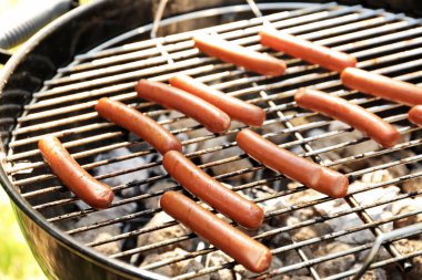 Barbekü ızgara sosis