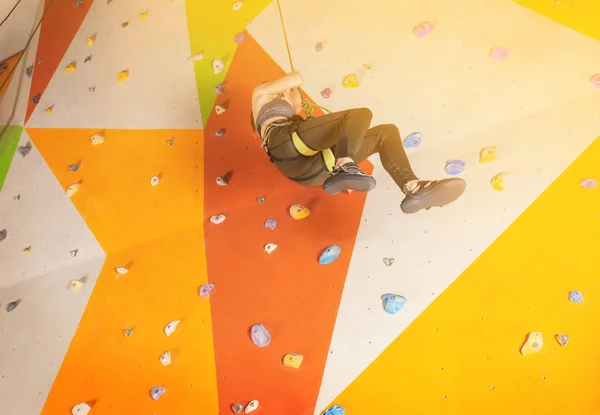 Young woman exercising in climbing gym — Stock Photo, Image