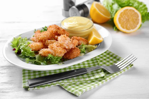 Plate with tasty shrimp basket — Stock Photo, Image
