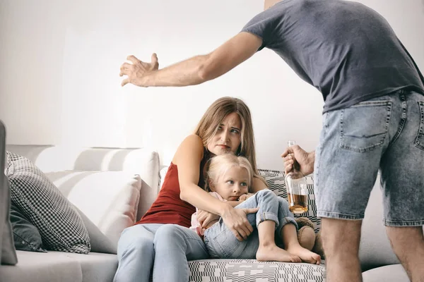 Man abusing his wife and daughter — Stock Photo, Image