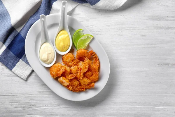 Plate with tasty shrimp basket — Stock Photo, Image