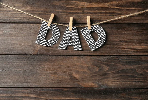 Palabra DAD hecha de letras en papel —  Fotos de Stock