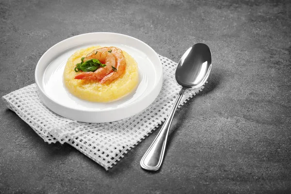 Tasty shrimps and grits — Stock Photo, Image