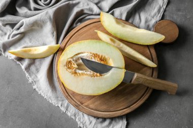 Nefis kavun ve tablo pişirme bıçak ile ahşap tahta