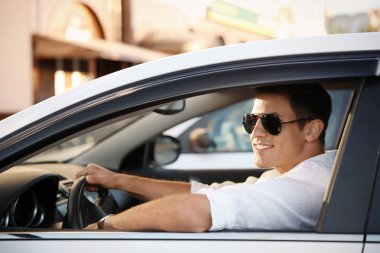 sürücü koltuğu adam