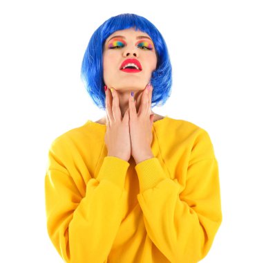 Gökkuşağı makyaj ile genç kadın 