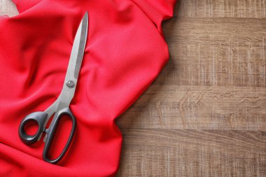 Kumaş üzerine dikme için makas