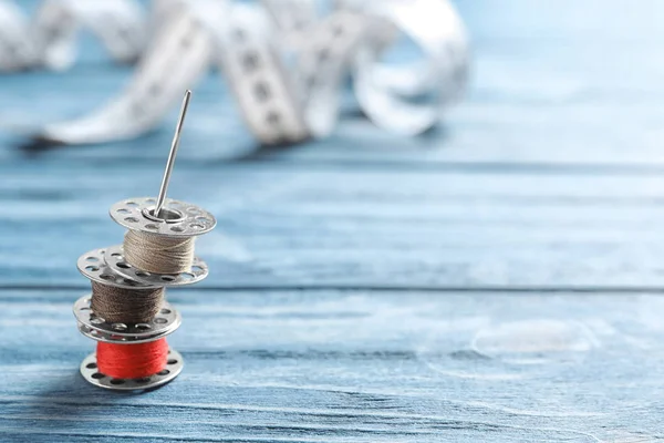 Bobbins Needle Tailoring Wooden Table — Stock Photo, Image