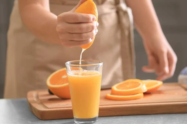 Woman Squeezing Juice Ripe Orange Kitchen — Stock Photo, Image