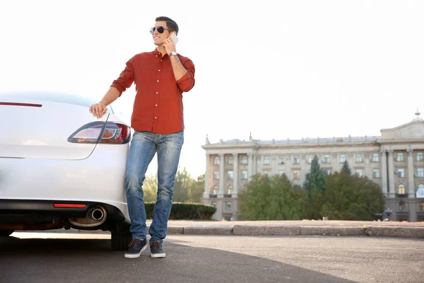 Young man talking on phone — Stock Photo, Image