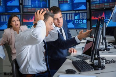 Ofiste çalışan hisse senedi yatırımcılarına