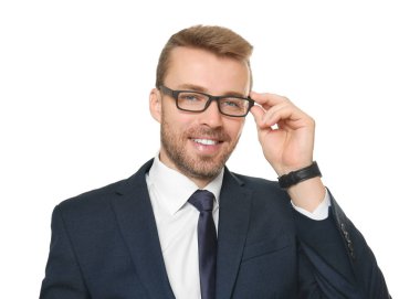 Beyaz arka plan üzerinde resmi elbiseli çekici adam