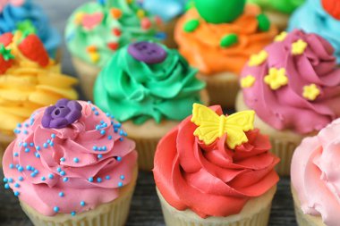 Lezzetli renkli kek, portre