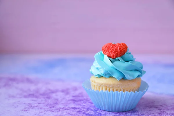 Tasty bright cupcake on color background — Stock Photo, Image