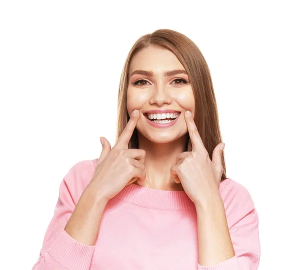 Retrato de mujer sonriente divertida sobre fondo blanco —  Fotos de Stock