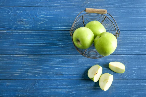 Fresh green apples — Stock Photo, Image