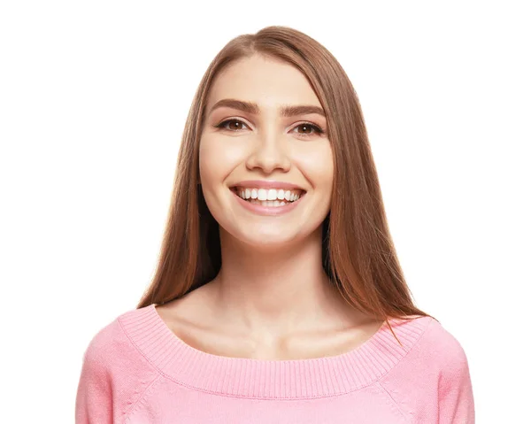 Retrato de joven hermosa mujer sonriente sobre fondo blanco —  Fotos de Stock
