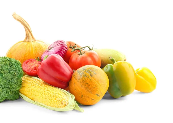 Légumes divers, isolés sur blanc — Photo