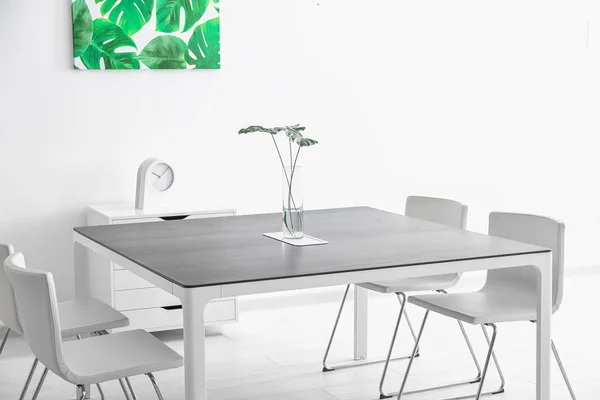 Moderne Kantoor Interieur Met Grote Tafel Witte Stoelen — Stockfoto