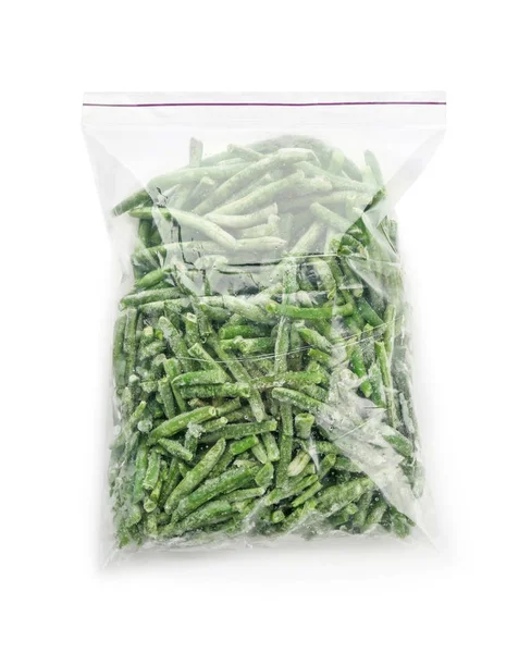 Plastic bag with frozen green beans on white background — Stock Photo, Image