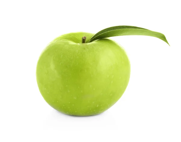 Färskt grönt äpple på vit bakgrund — Stockfoto