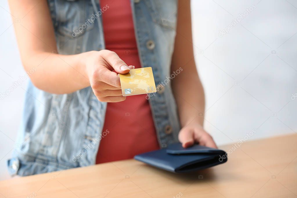 woman with credit card and purse 