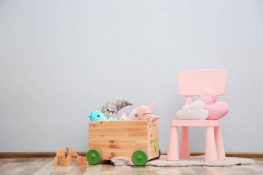 Çocuk odası ile hafif duvar, iç detaylar