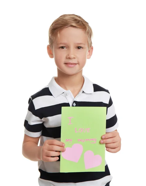 Lindo niño pequeño con tarjeta de felicitación para el Día de la Madre sobre fondo blanco — Foto de Stock