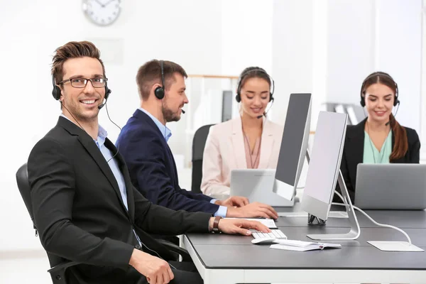 Consulting managers with headsets in office — Stock Photo, Image