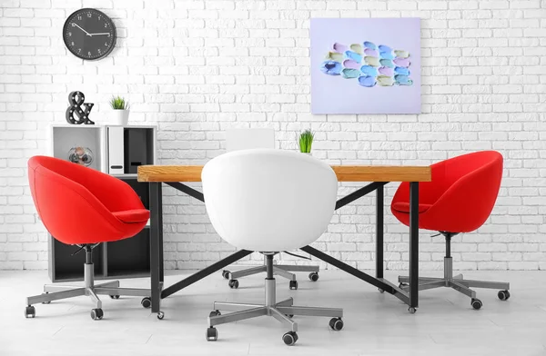 Tisch Und Sessel Modernen Bürointerieur — Stockfoto