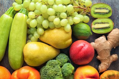 Birçok farklı meyve ve sebzelerin kompozisyon