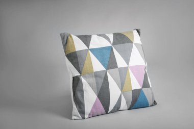 Açık renkli yumuşak yastık