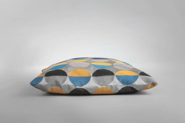 Açık renkli yumuşak yastık